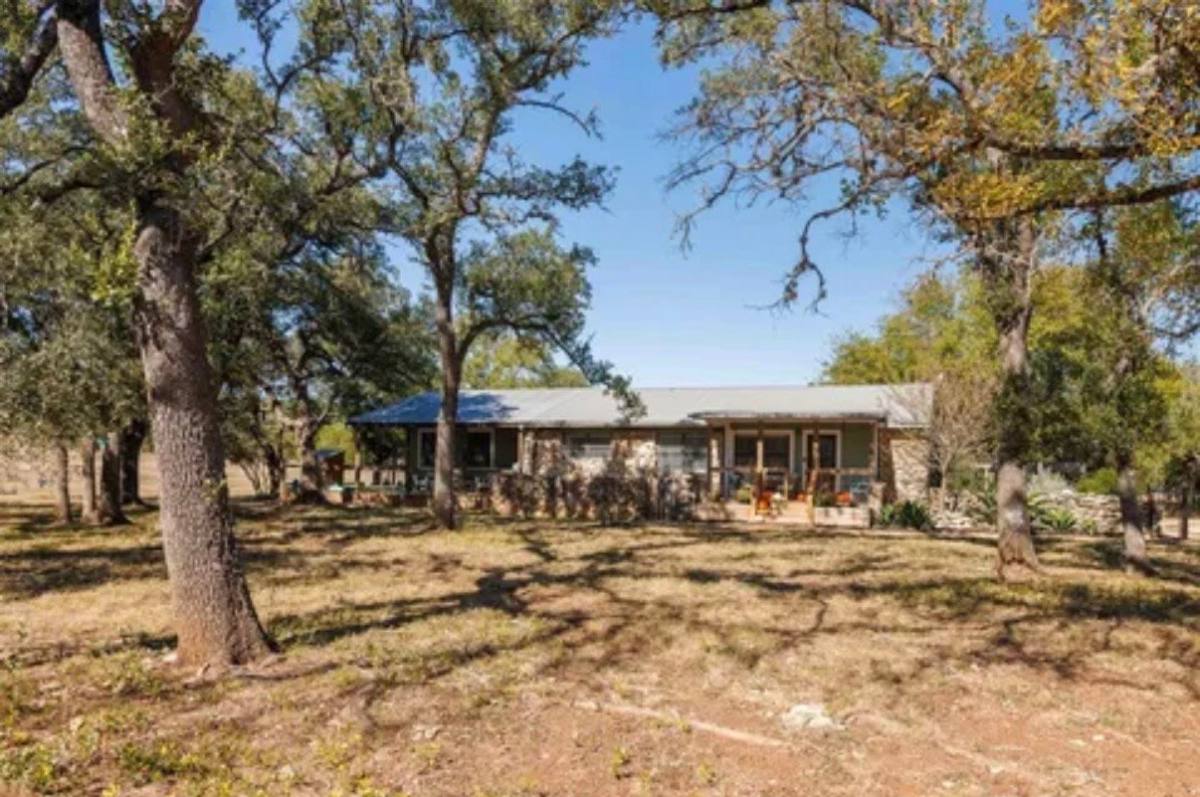 House for rent at 1071 Rolling Hills Dr, Wimberley, TX 78676