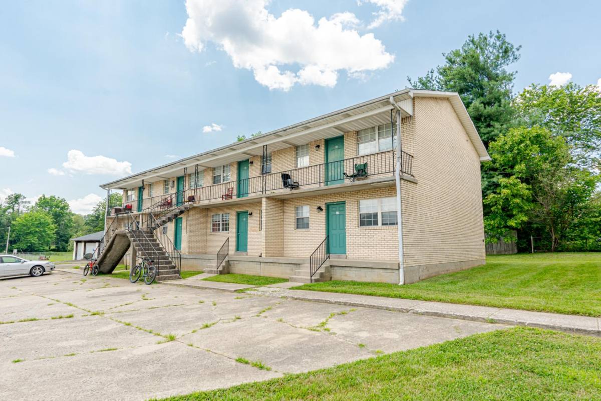 209 N Woodland Dr #22, Radcliff, KY 40160 - Apartment for Rent