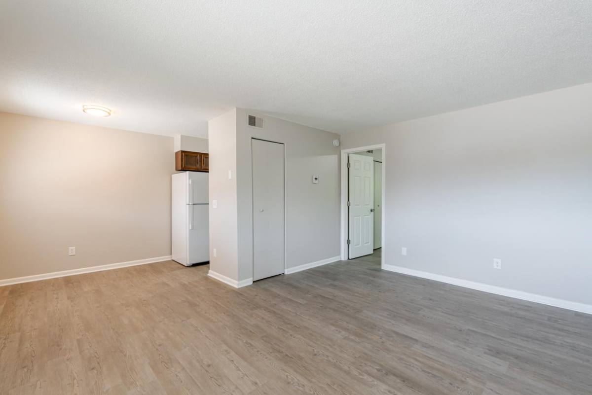 209 N Woodland Dr #16, Radcliff, KY 40160 - Apartment for Rent - Image 2