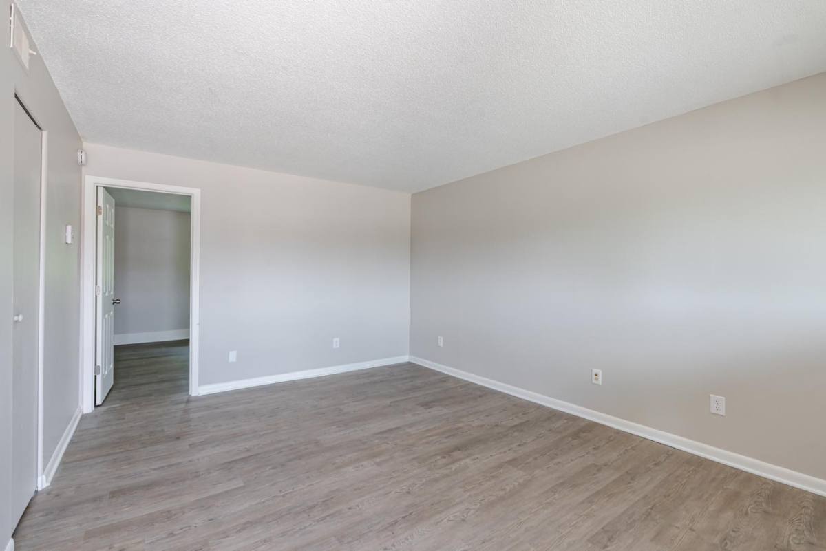 209 N Woodland Dr #16, Radcliff, KY 40160 - Apartment for Rent