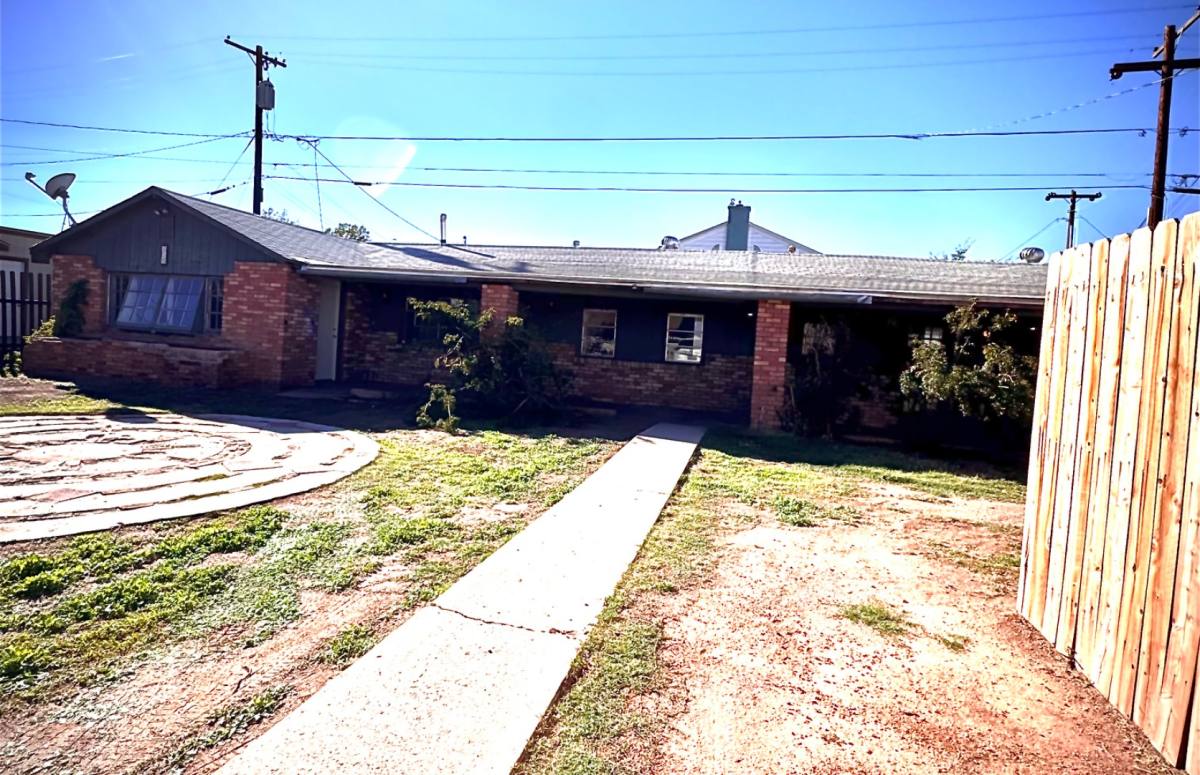 705 N Winslow #1, Winslow, AZ 86047 - House for Rent