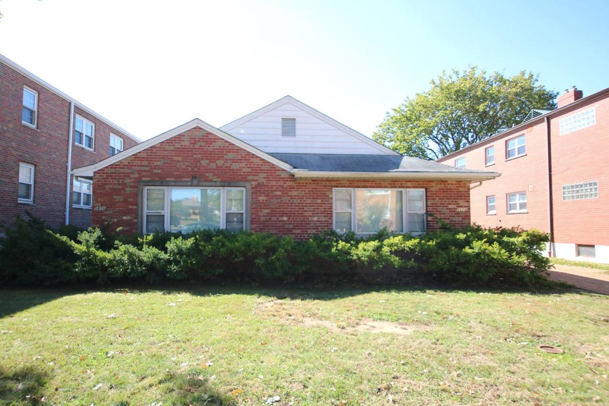 Apartment for rent at 5806-5808 Sunshine Dr, St. Louis, MO 63109