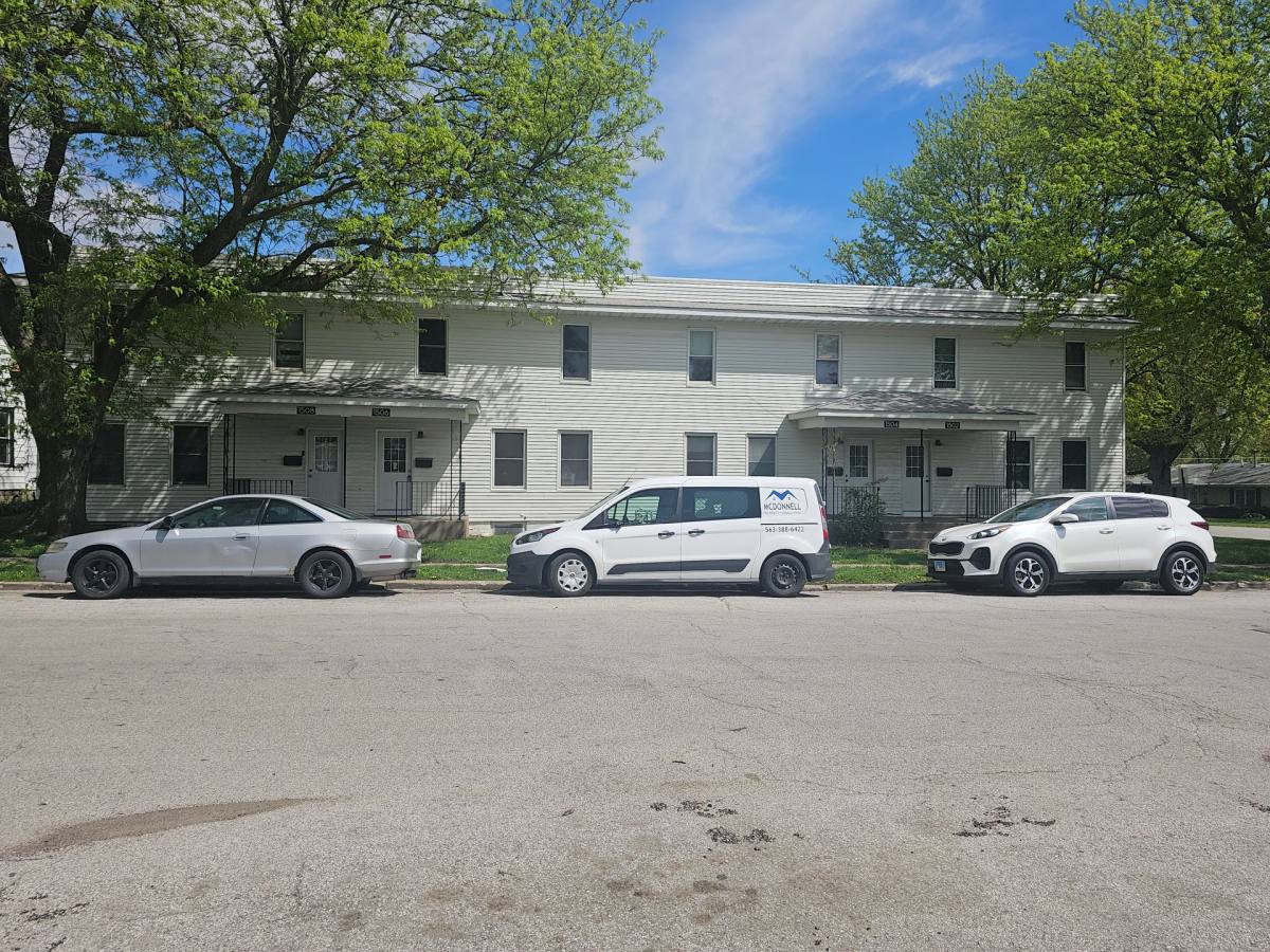 Apartment for rent at 1502 W Pleasant St, Davenport, IA 52804