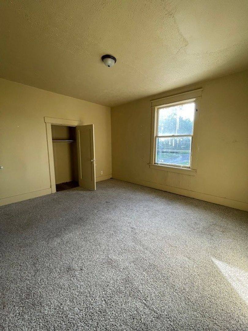 Apartment for rent at 1301 Walnut St, Hopkinsville, KY 42240