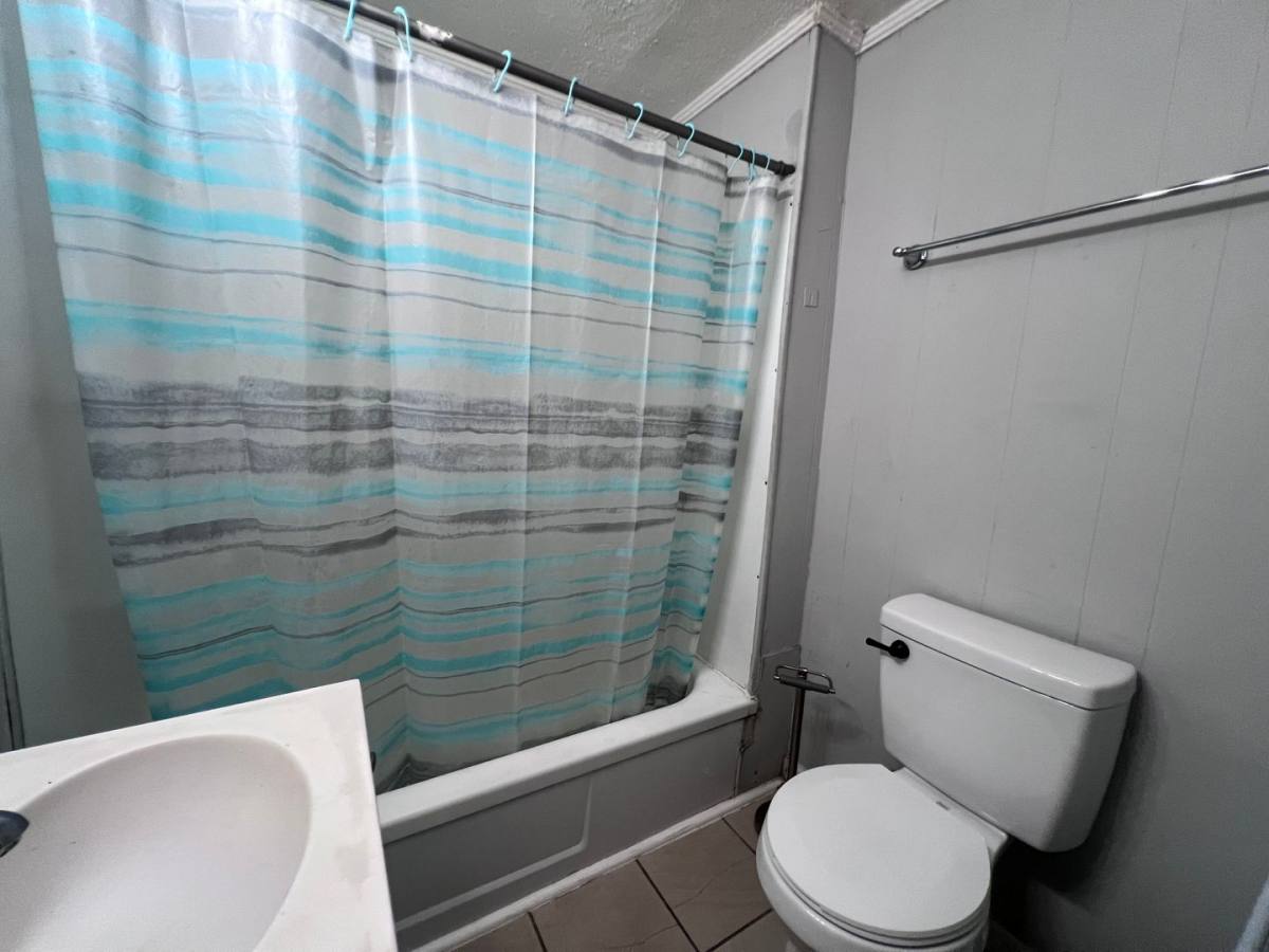 Apartment for rent at 1217 Chestnut St, Bowling Green, KY 42101