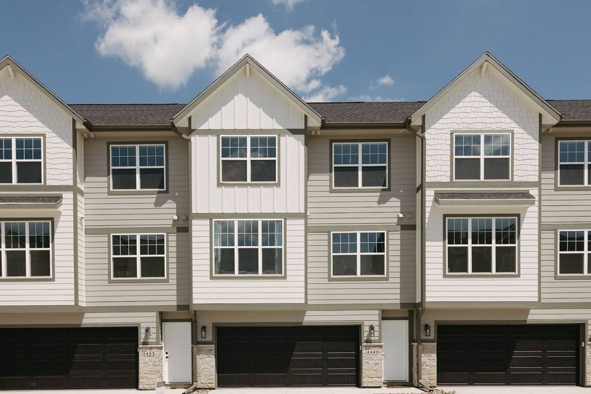 Townhouse for rent at 4424 154th St, Urbandale, IA 50323