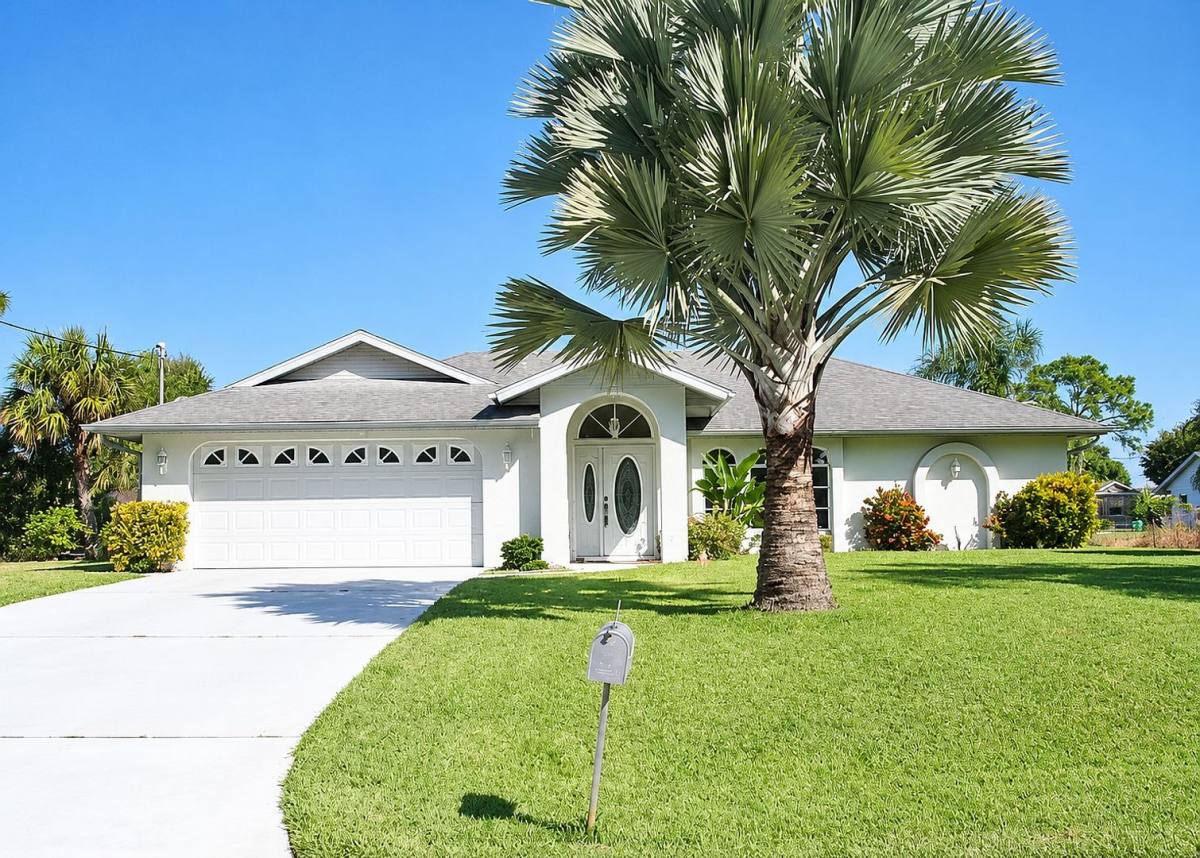 House for rent at 2583 Oberon Rd, Englewood, FL 34224