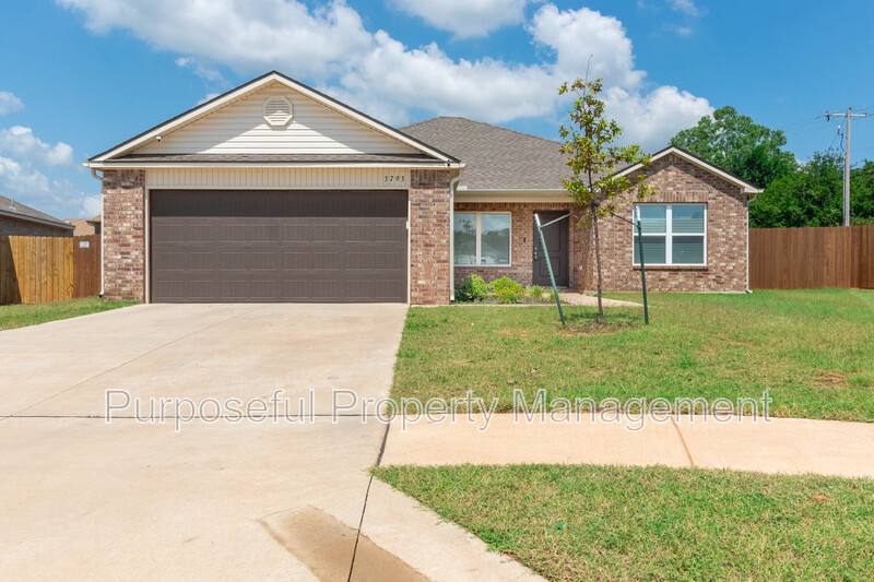 House for rent at 3793 Louthea Lane, Harrah, OK 73045