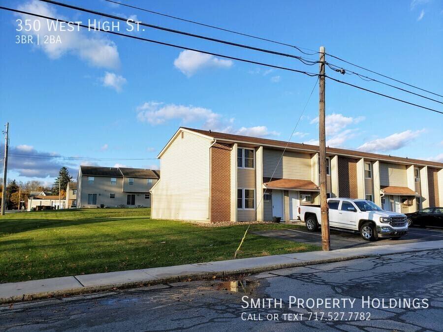 Townhouse for rent at 350 W High St, New Oxford, PA 17350