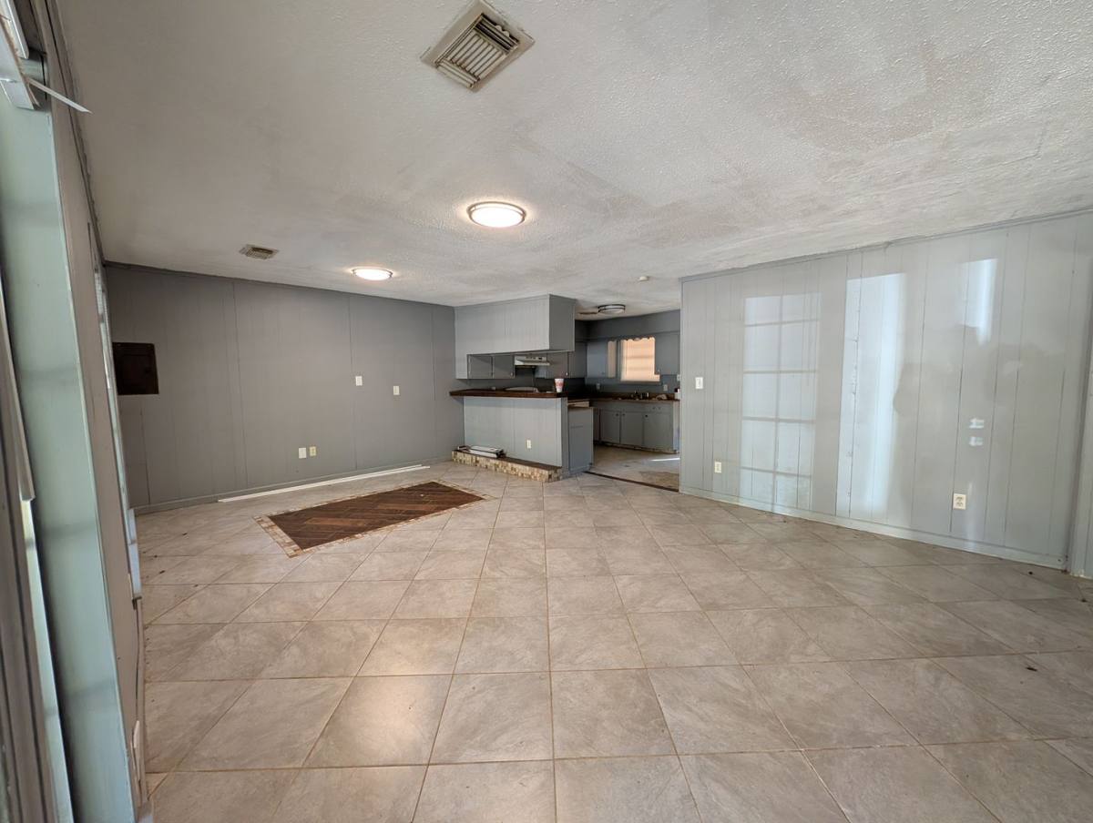 88 Gazebo St #B, Huntsville, TX 77340 - House for Rent - Image 2