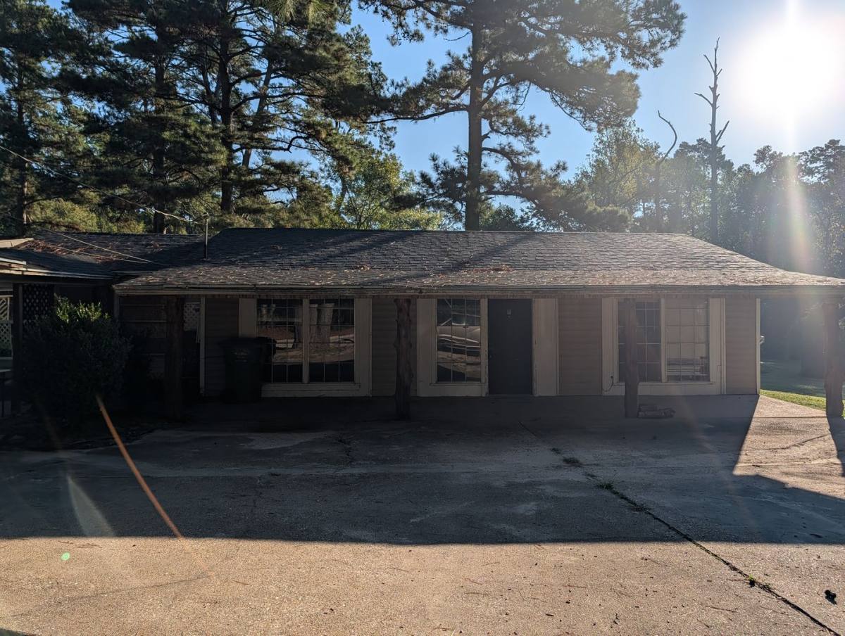 88 Gazebo St #B, Huntsville, TX 77340 - House for Rent