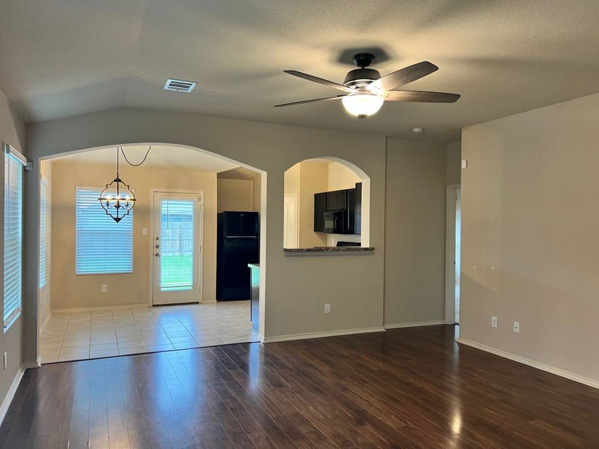 1530 Redbridge Dr, Seguin, TX 78155 - House for Rent - Image 2