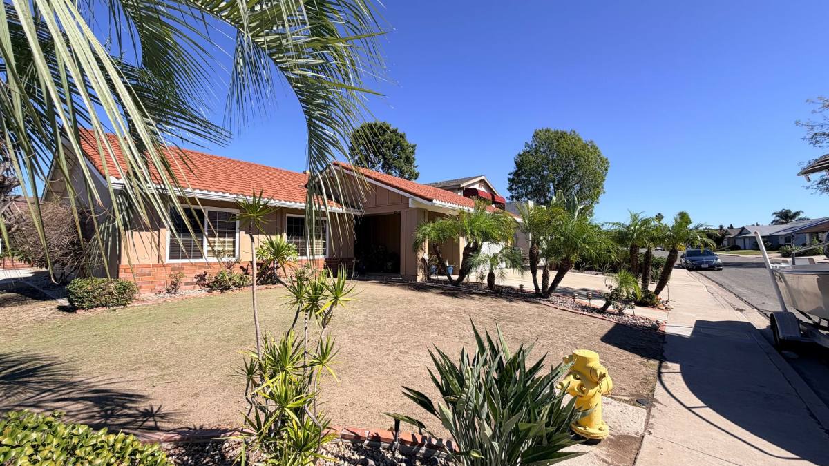 House for rent at 7993 Hemingway Ave, San Diego, CA 92120