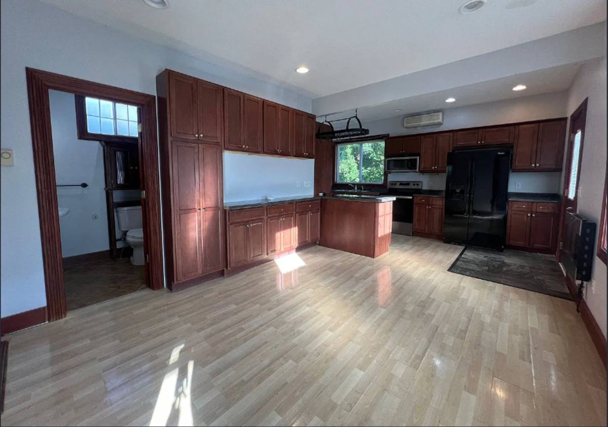 715 E Center St, Rochester, MN 55904 - Apartment for Rent - Image 2