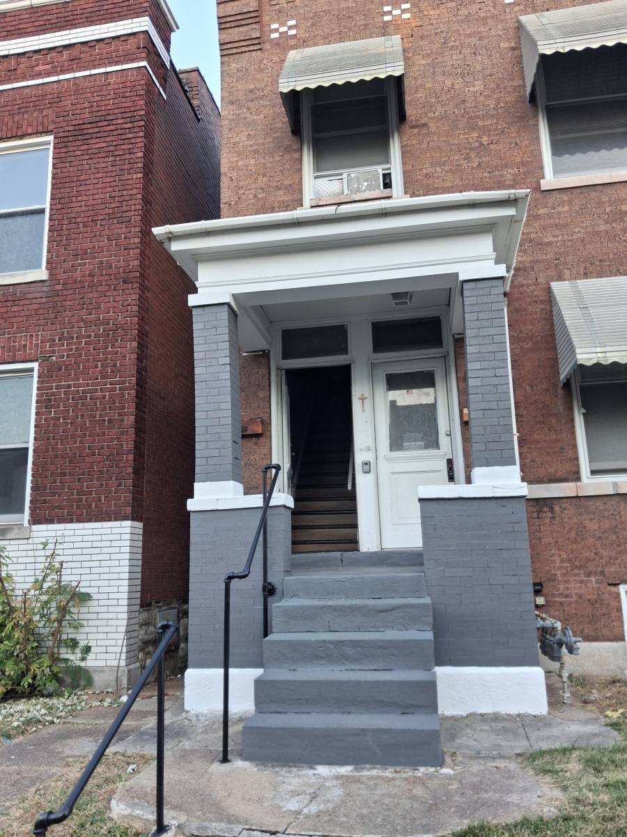 Apartment for rent at 3636 Arkansas Ave #2, St. Louis, MO 63118