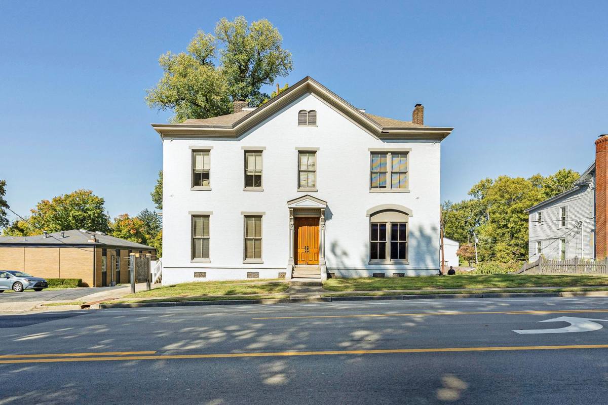 204 N Mulberry St #1, Elizabethtown, KY 42701 - Apartment for Rent - Image 2