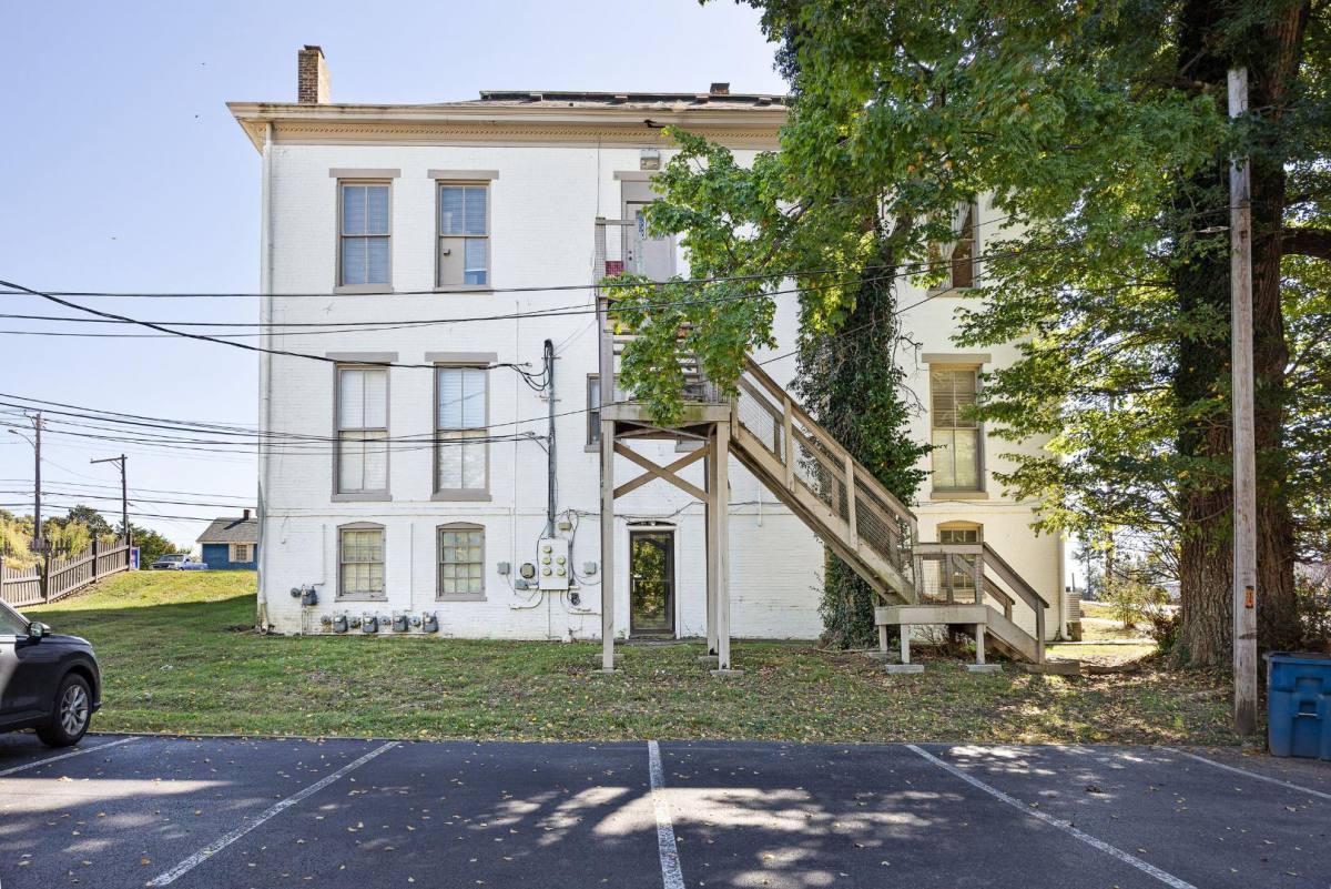 204 N Mulberry St #3, Elizabethtown, KY 42701 - Apartment for Rent - Image 15