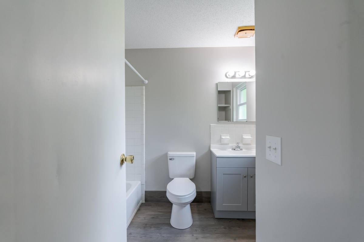 209 N Woodland Dr #1, Radcliff, KY 40160 - Apartment for Rent - Image 6