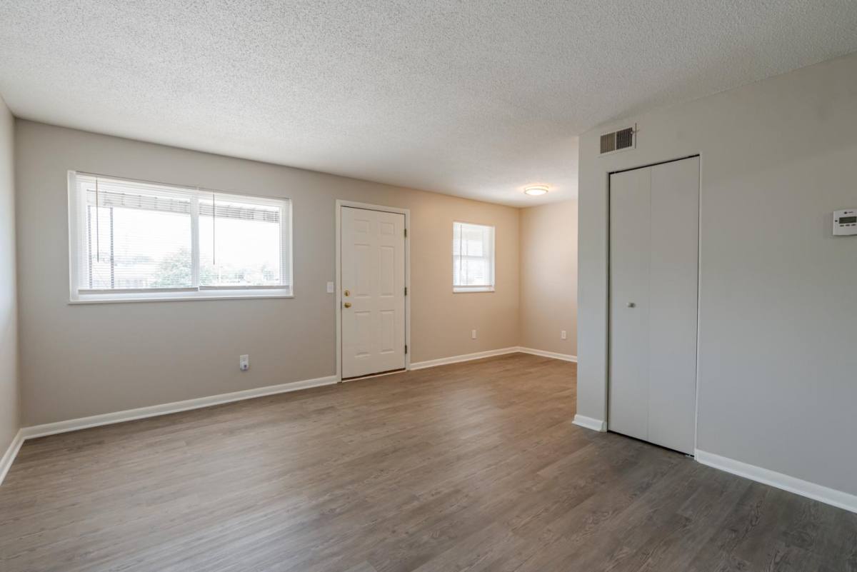 209 N Woodland Dr #1, Radcliff, KY 40160 - Apartment for Rent - Image 3