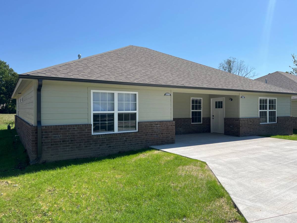 Apartment for rent at 1025 & 1027 S Cherokee Ave, Tahlequah, OK 74464