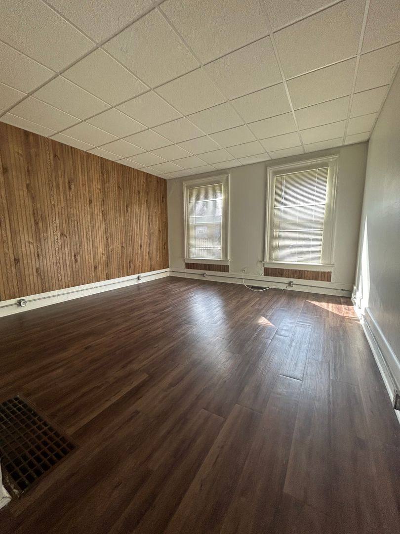 137 9th St S, La Crosse, WI 54601 - Apartment for Rent - Image 2