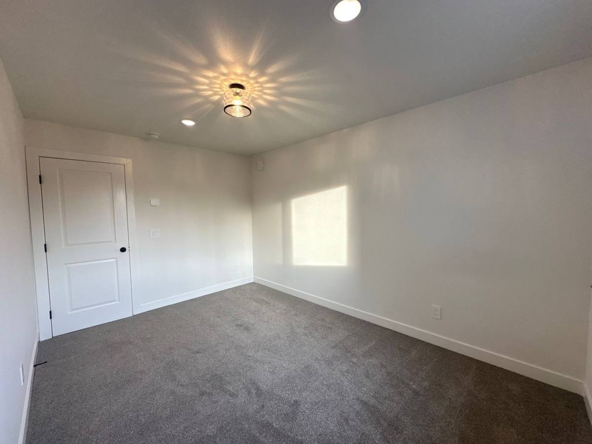 970 Refinery Loop #1, North Pole, AK 99705 - House for Rent - Image 9