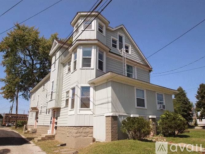 Apartment for rent at 246 5th St NW #7, Barberton, OH 44203
