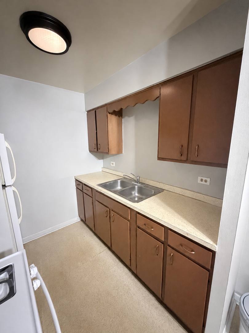 Apartment for rent at 317 N Harvard Ave #1E, Villa Park, IL 60181