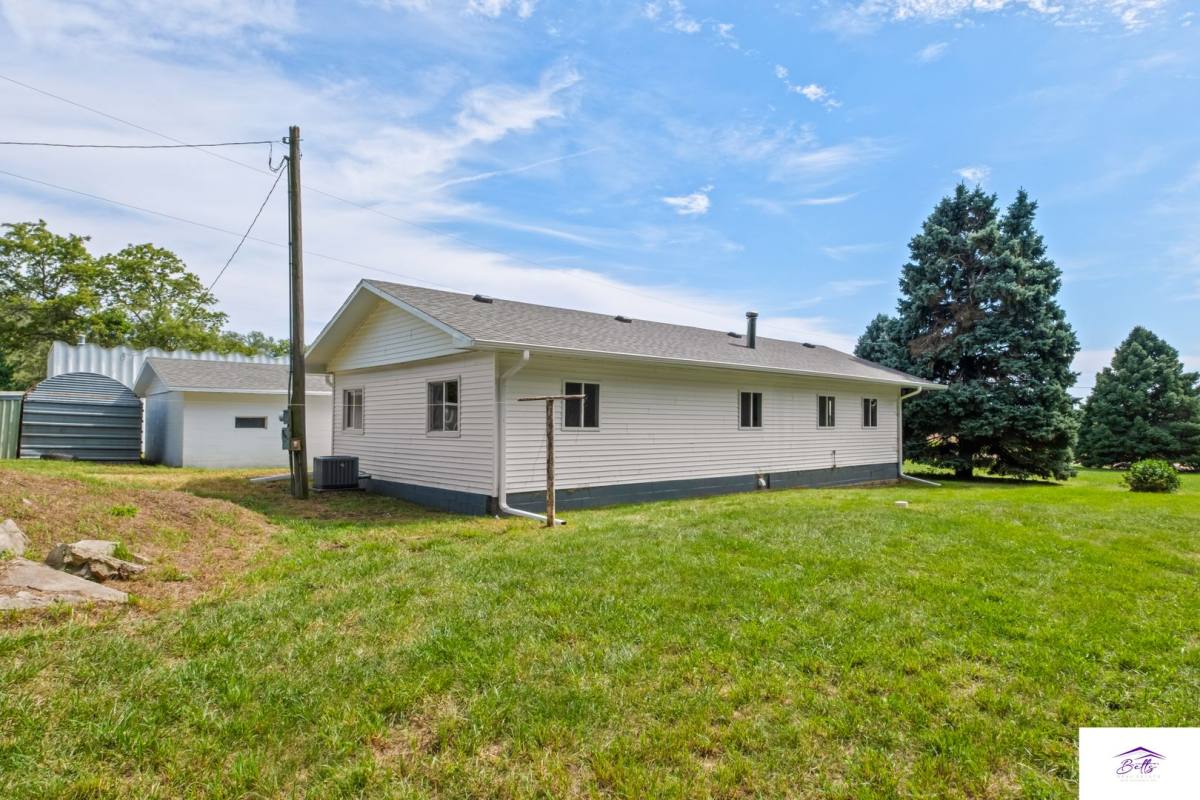 1062 Co Rd T, Fremont, NE 68025 - House for Rent - Image 6