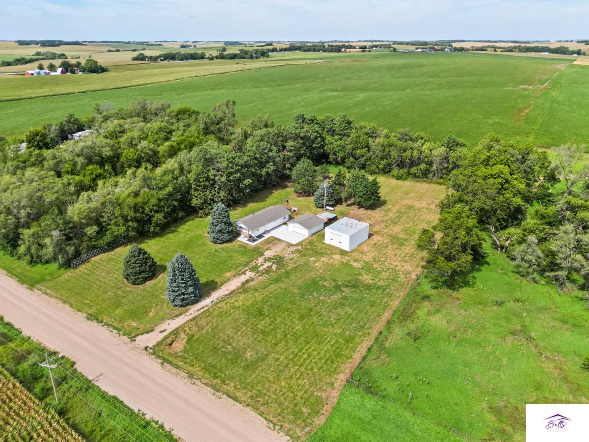 1062 Co Rd T, Fremont, NE 68025 - House for Rent - Image 2