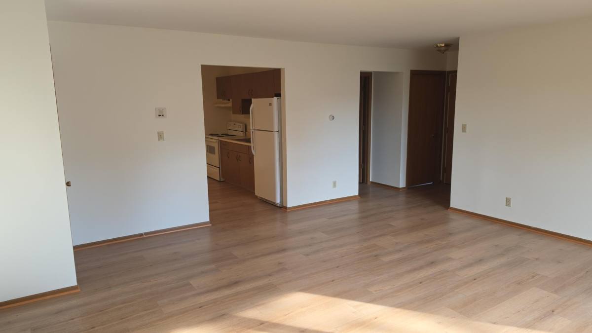 621 N Lincoln St, Elkhorn, WI 53121 - Apartment for Rent - Image 2