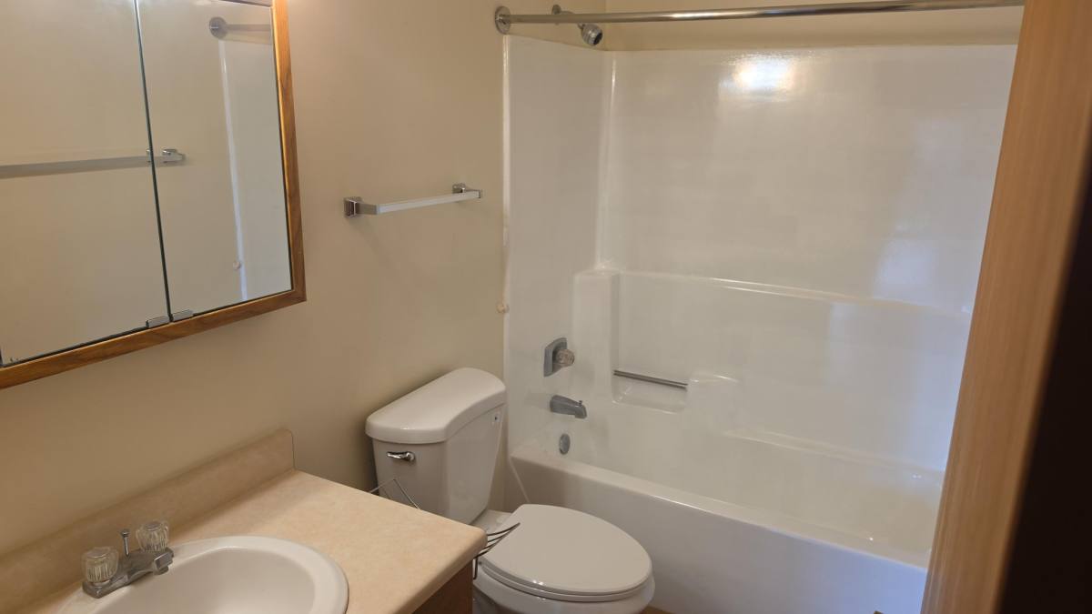 621 N Lincoln St, Elkhorn, WI 53121 - Apartment for Rent - Image 4