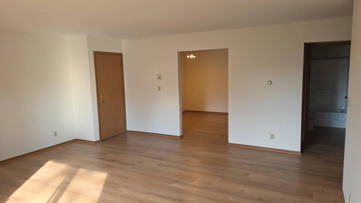 621 N Lincoln St, Elkhorn, WI 53121 - Apartment for Rent - Image 3