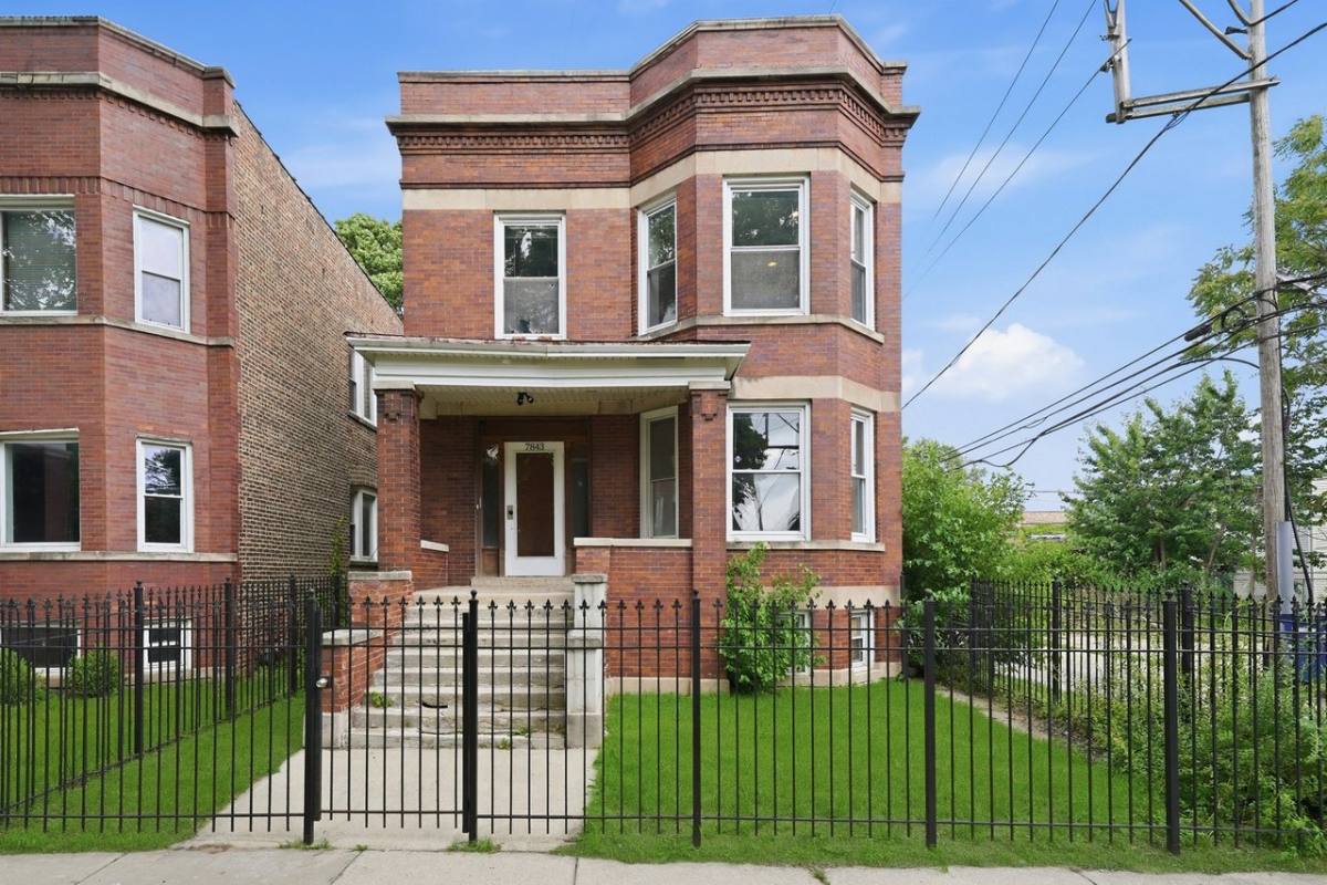 Apartment for rent at 7843 S Burnham Ave #2, Chicago, IL 60649