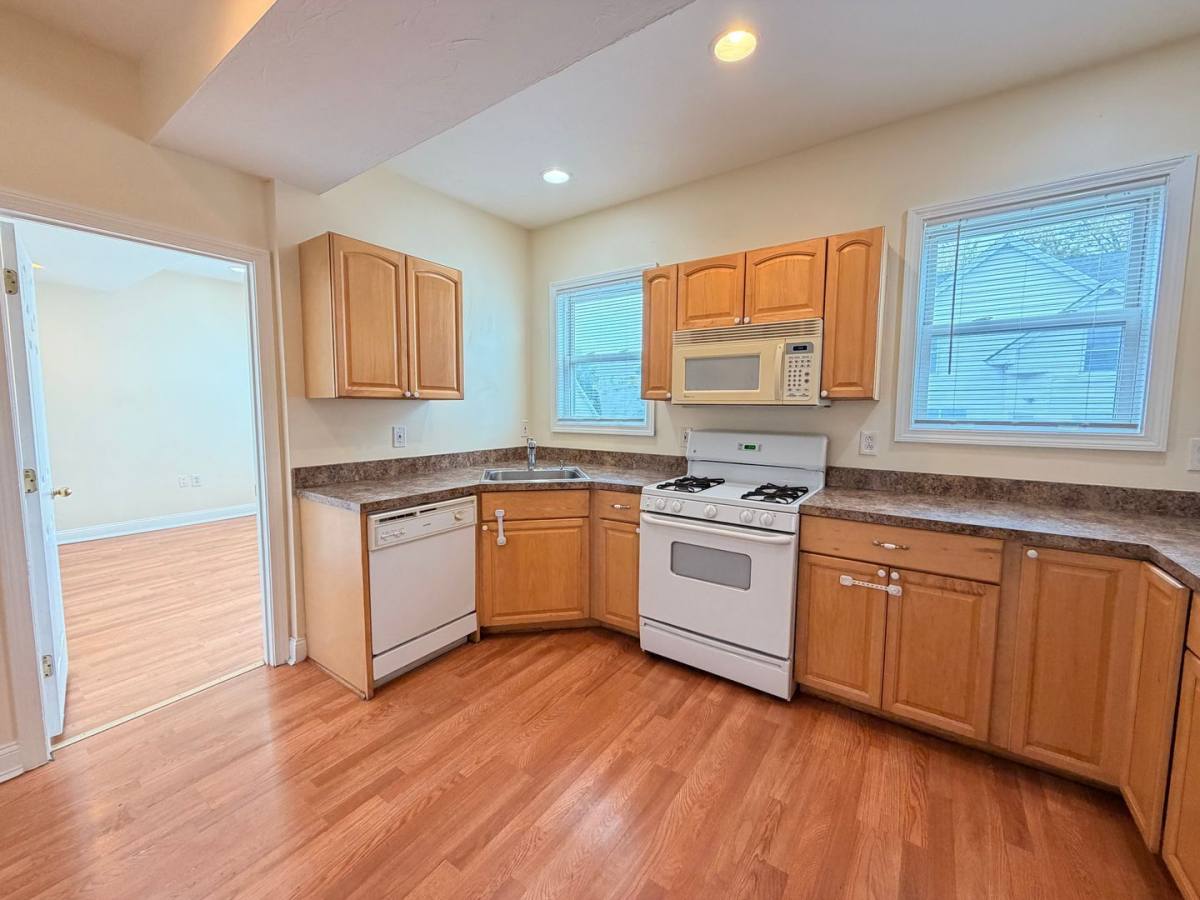 Apartment for rent at 289 Merrimack St #5, Manchester, NH 03103