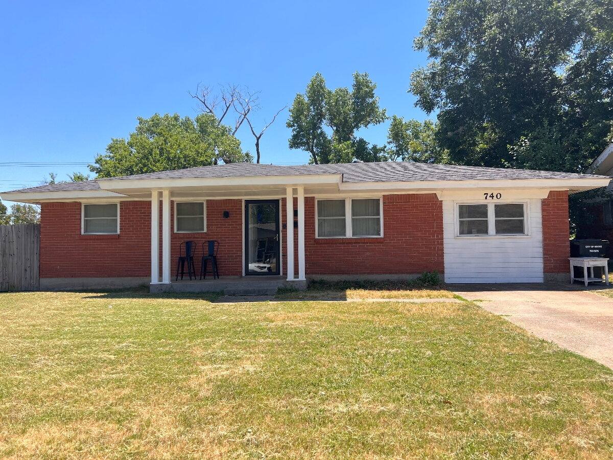 House for rent at 740 SW 4th Place, Moore, OK 73160