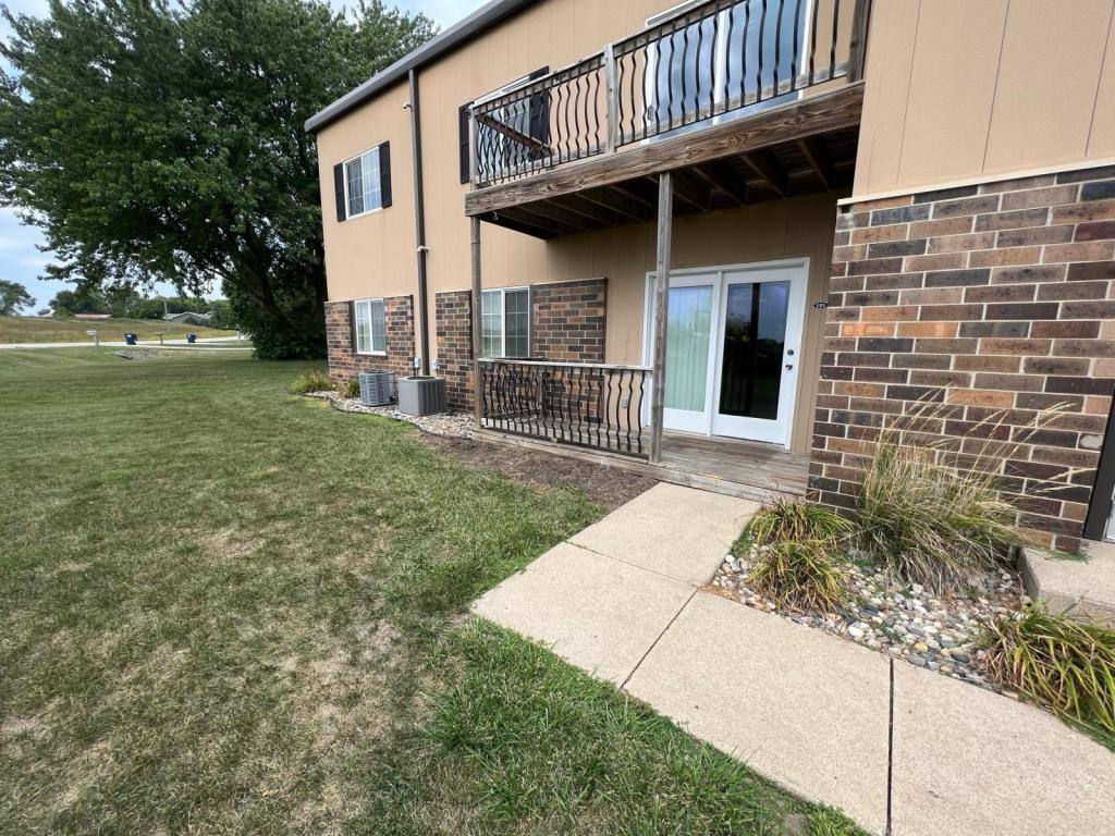 Condo for rent at 3 27th St #121, Spirit Lake, IA 51360