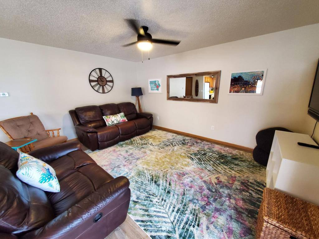 1652 Exchange St, Okoboji, IA 51355 - Condo for Rent - Image 2