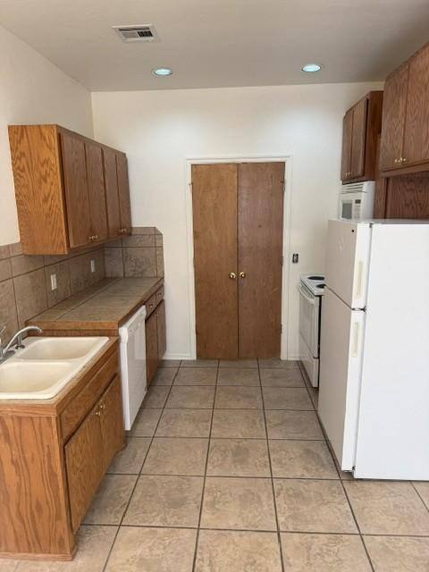 2008 E Hills Terrace, Mustang, OK 73064 - Apartment for Rent - Image 2
