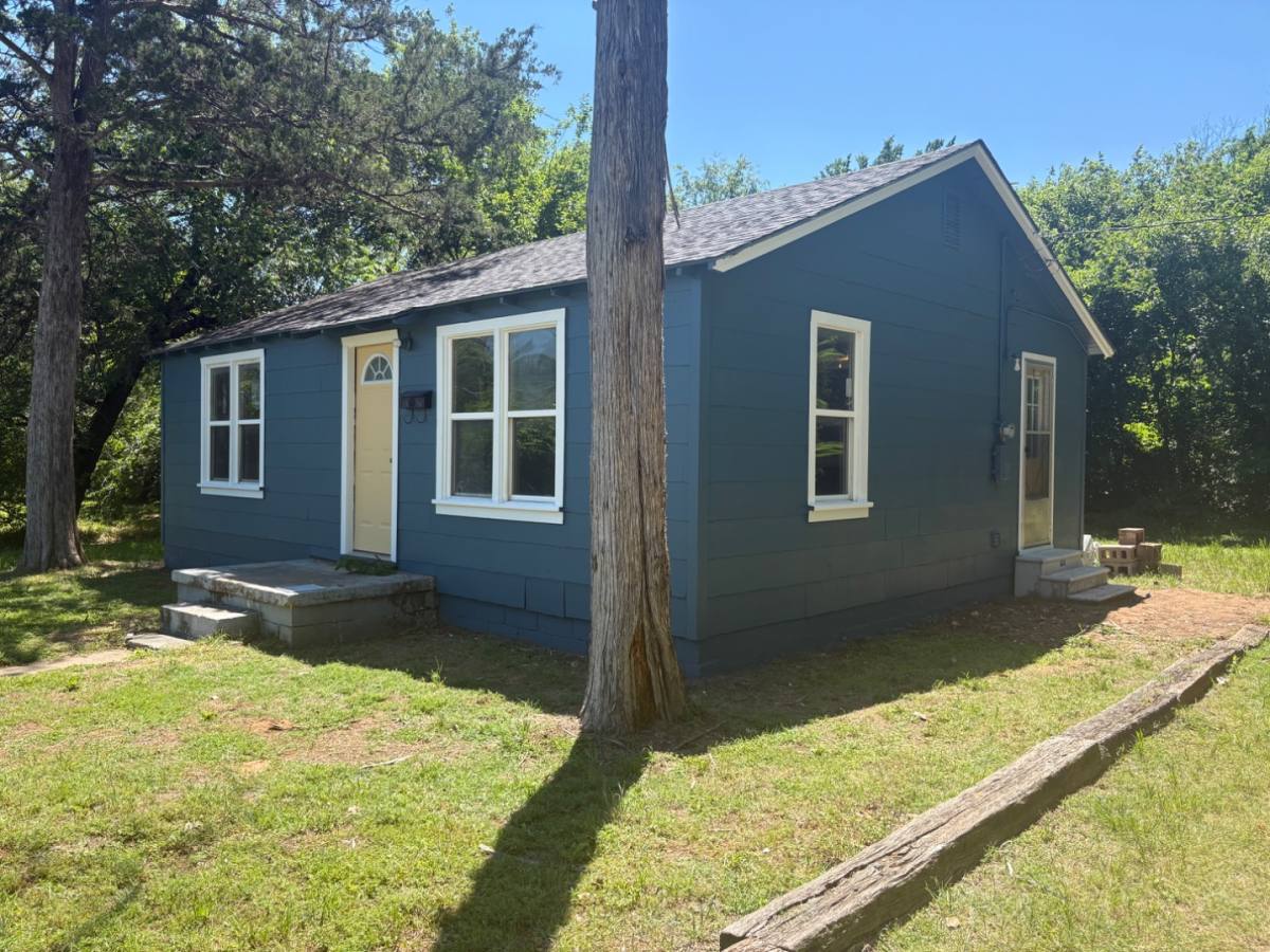 House for rent at 405 S 2nd St, Marlow, OK 73055
