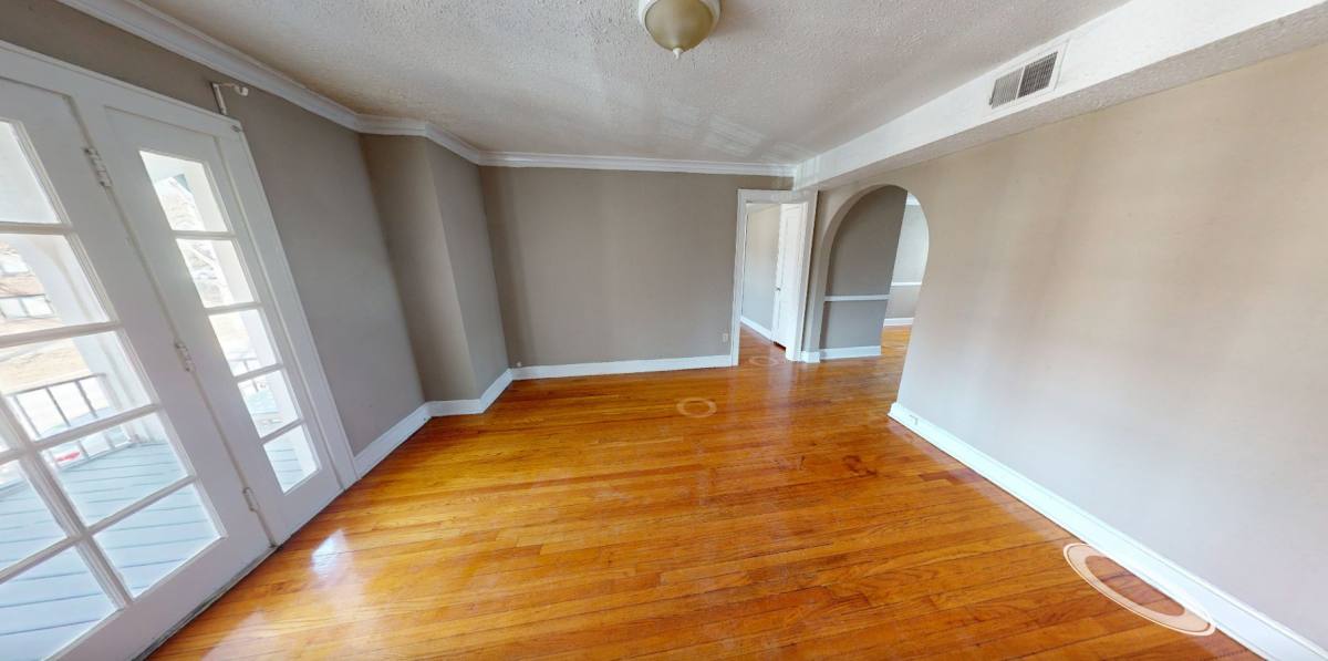 Apartment for rent at 4333 Roanoke Parkway, Kansas City, MO 64111