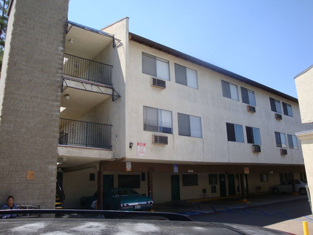 La Mesa Lodge, 7961 El Cajon Blvd, La Mesa, CA 91942 - Apartment for Rent - Image 4