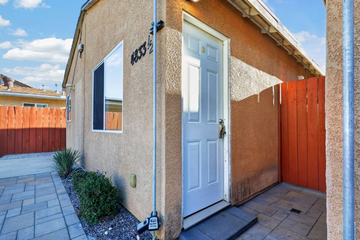 House for rent at 4833 1/2 Lantana Dr, San Diego, CA 92105