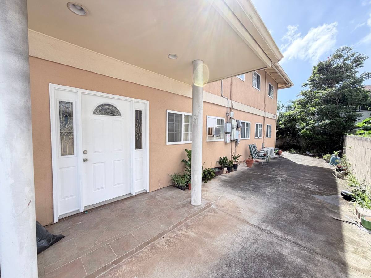 Apartment for rent at 127 Kaloko Lane, Honolulu, HI 96813