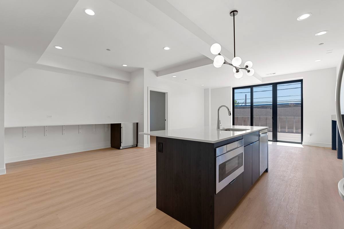 Apartment for rent at 1801 W Grand Ave, Chicago, IL 60622