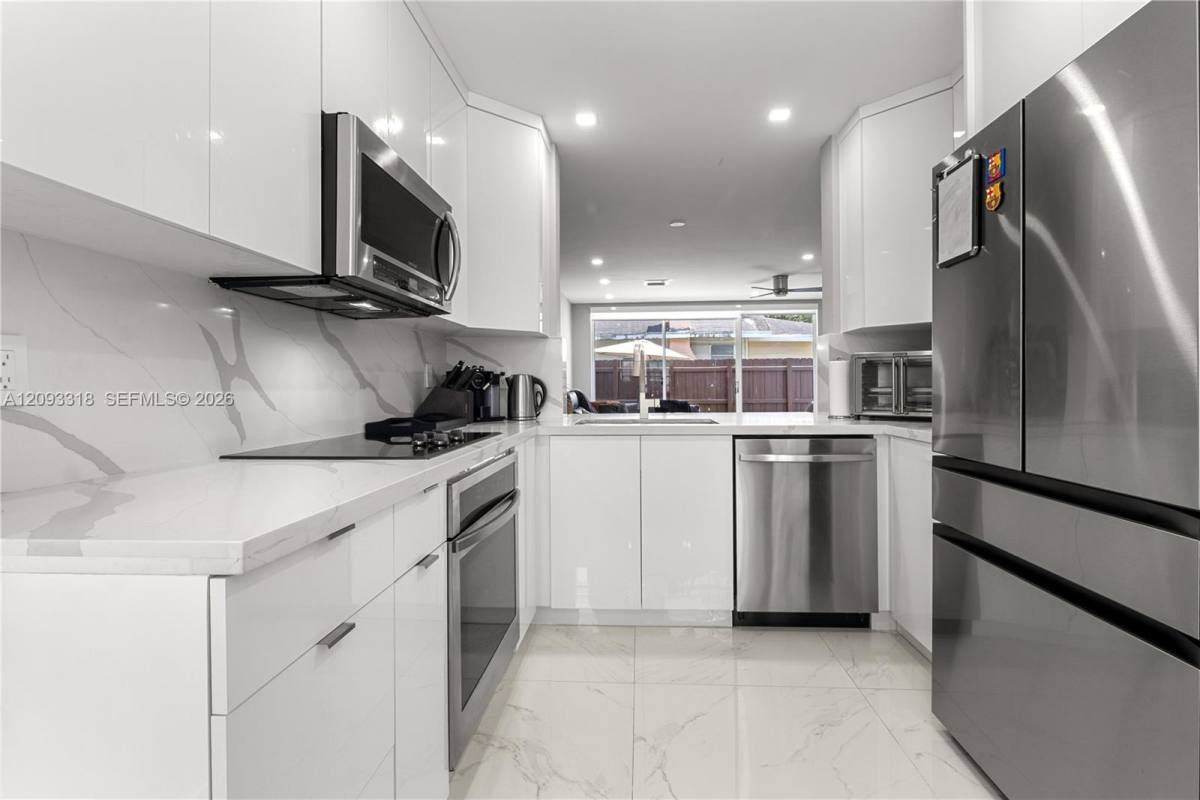 Townhouse for rent at 801 NE 1st St #9, Fort Lauderdale, FL 33301