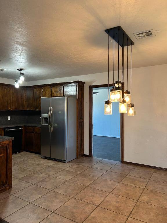 223 Cherokee St, Geronimo, OK 73543 - House for Rent - Image 2