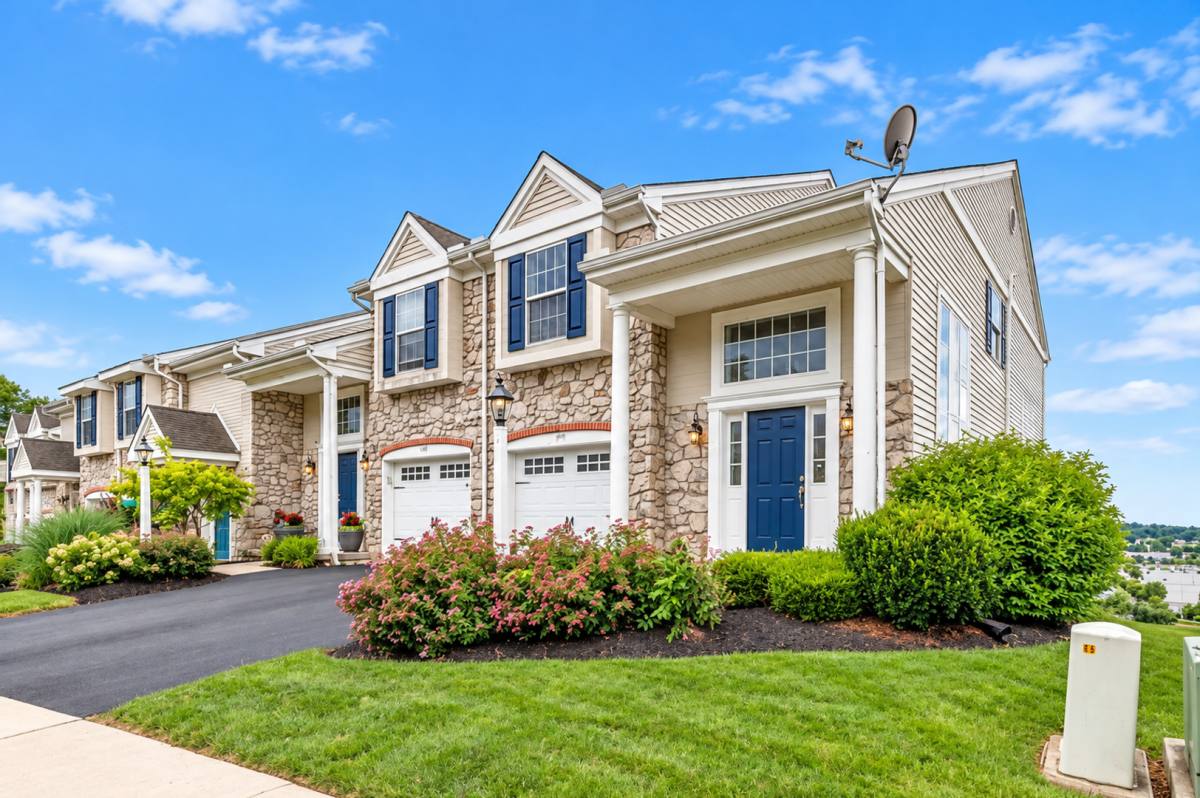 Townhouse for rent at 777 Oak Leaf Lane, Harrisburg, PA 17111