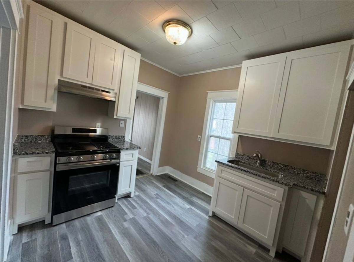 212 W Central, Miami, OK 74354 - House for Rent - Image 2