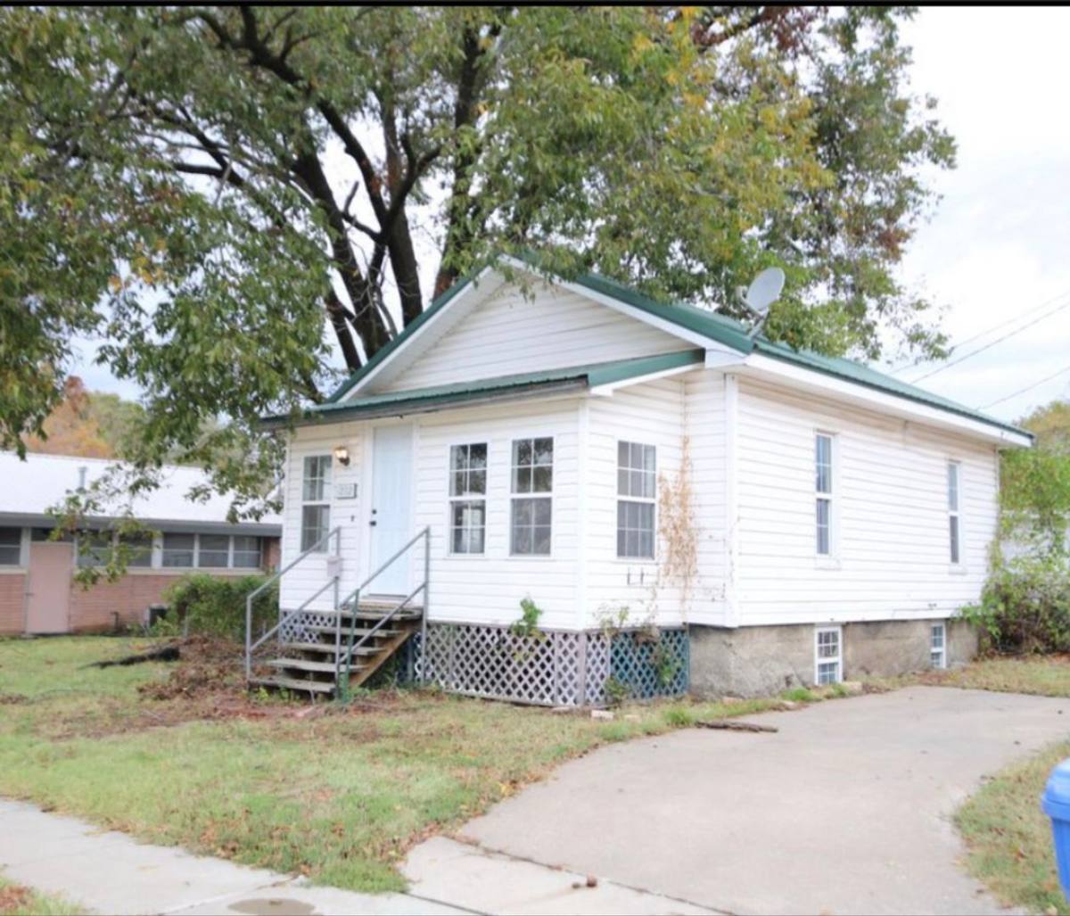 212 W Central, Miami, OK 74354 - House for Rent - Image 1